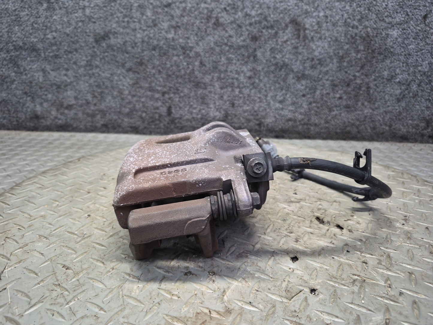 02-05 Ford Thunderbird Set of 2 Front Left & Right Brake Caliper OEM