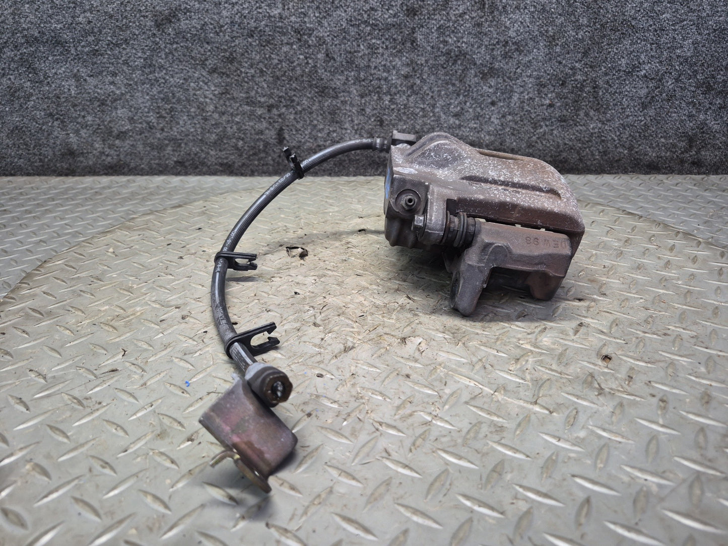 02-05 Ford Thunderbird Set of 2 Front Left & Right Brake Caliper OEM