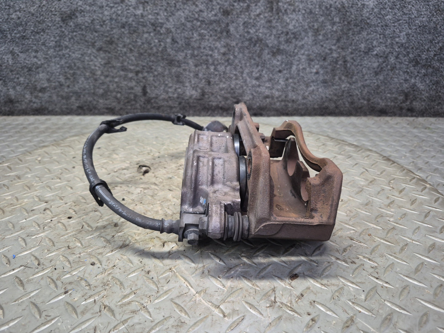 02-05 Ford Thunderbird Set of 2 Front Left & Right Brake Caliper OEM