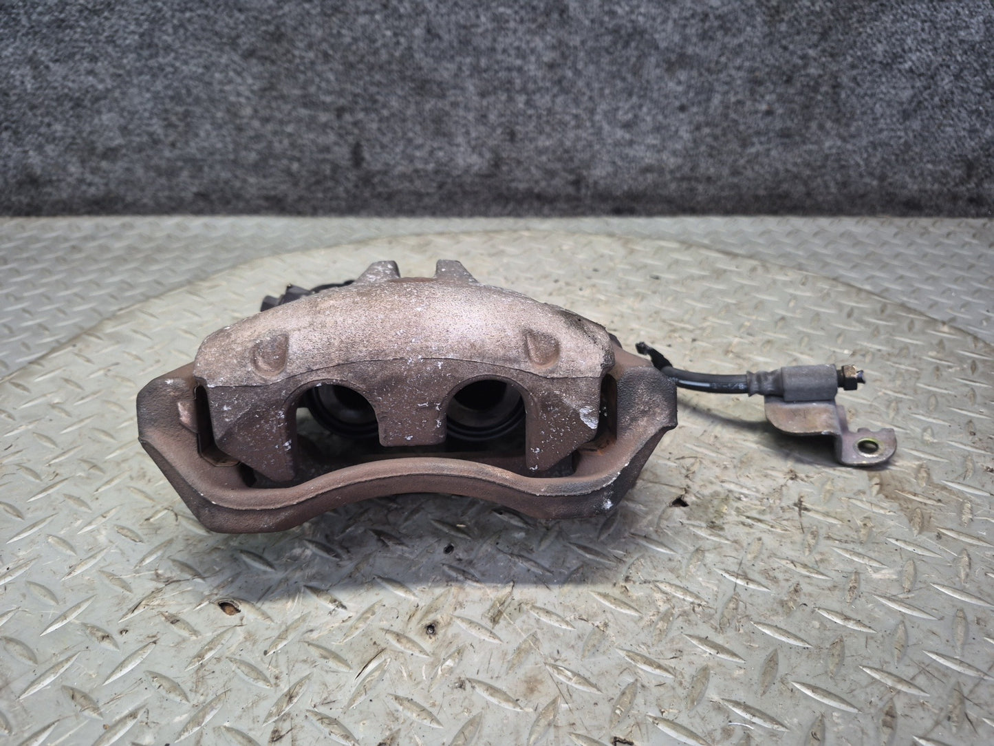 02-05 Ford Thunderbird Set of 2 Front Left & Right Brake Caliper OEM