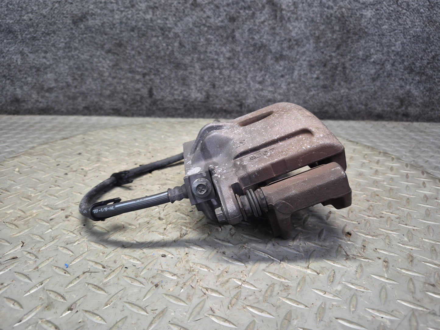 02-05 Ford Thunderbird Set of 2 Front Left & Right Brake Caliper OEM