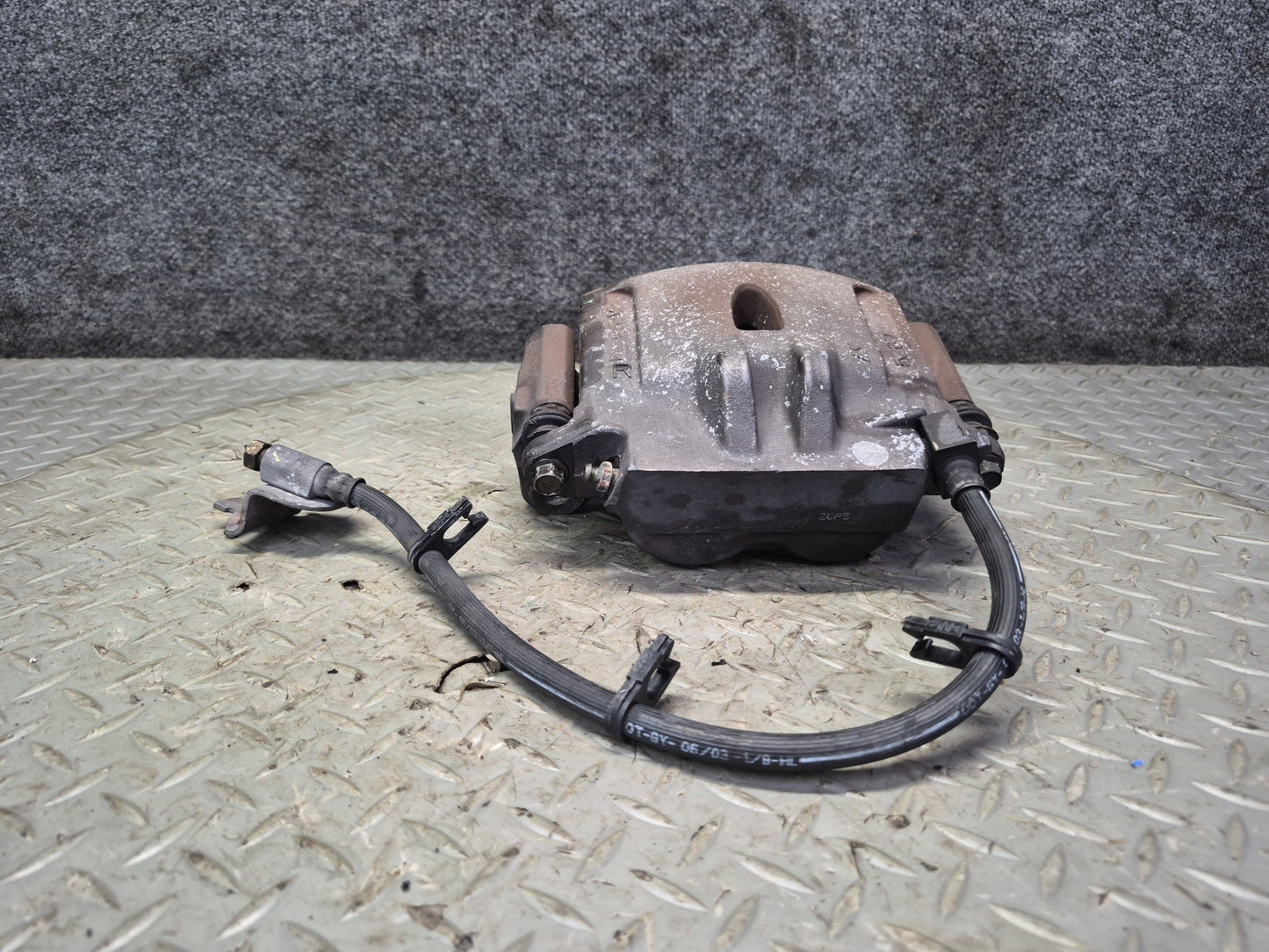 02-05 Ford Thunderbird Set of 2 Front Left & Right Brake Caliper OEM