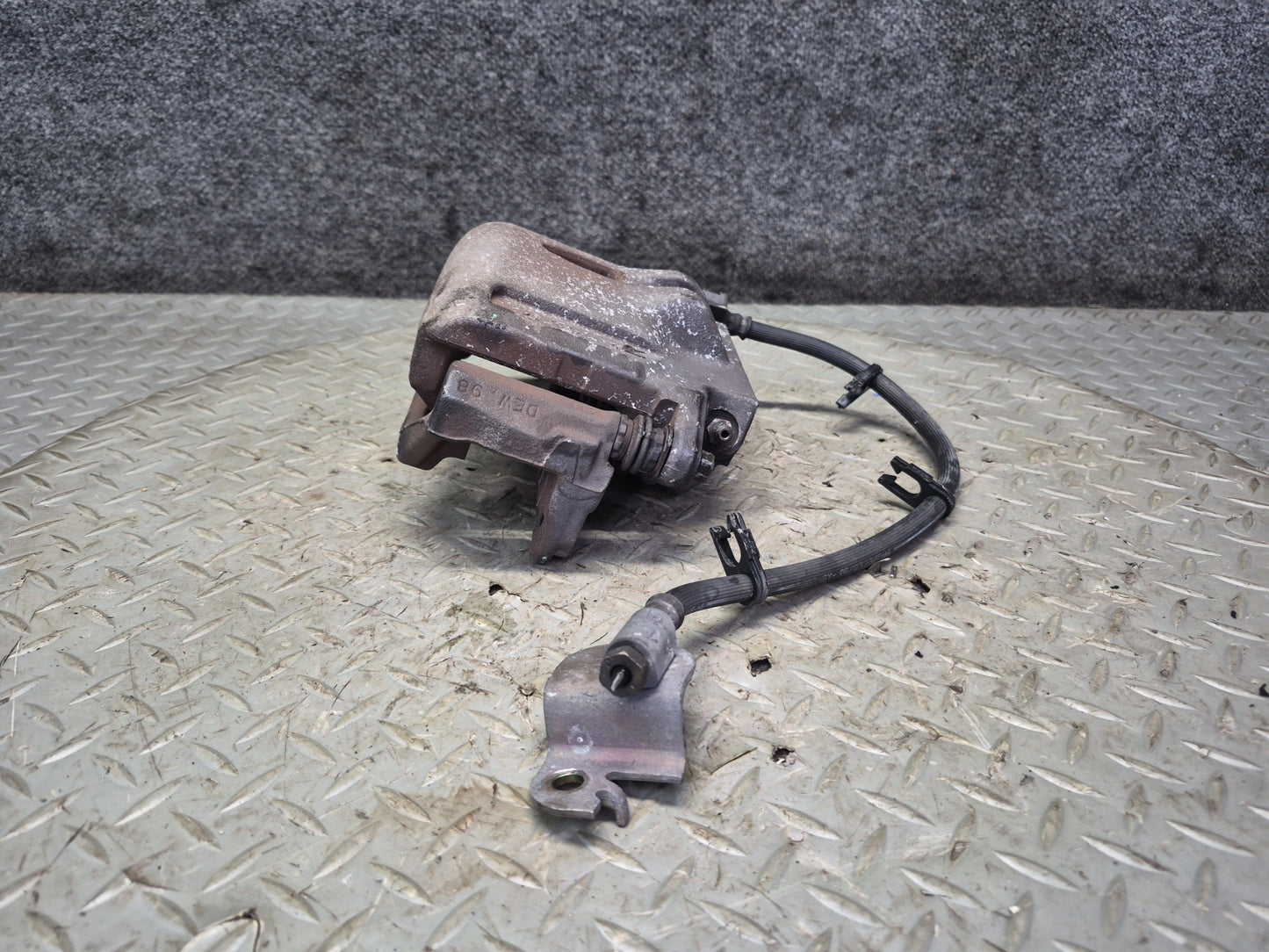 02-05 Ford Thunderbird Set of 2 Front Left & Right Brake Caliper OEM