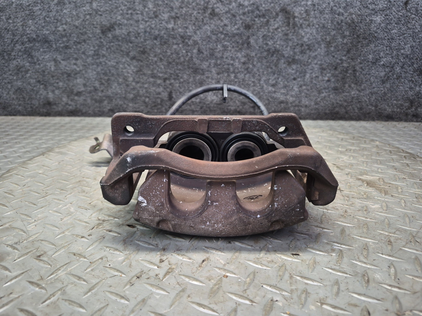 02-05 Ford Thunderbird Set of 2 Front Left & Right Brake Caliper OEM