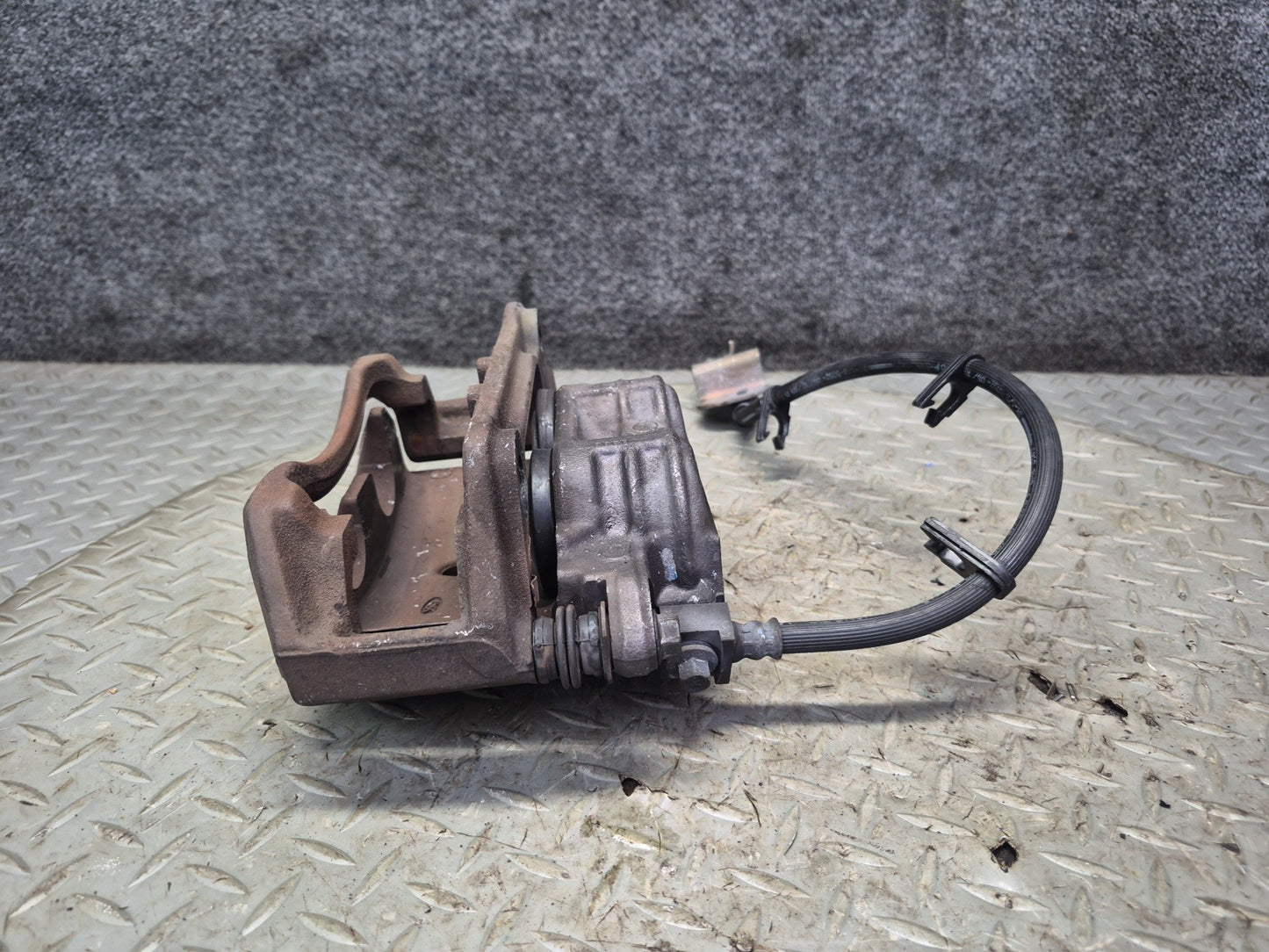 02-05 Ford Thunderbird Set of 2 Front Left & Right Brake Caliper OEM