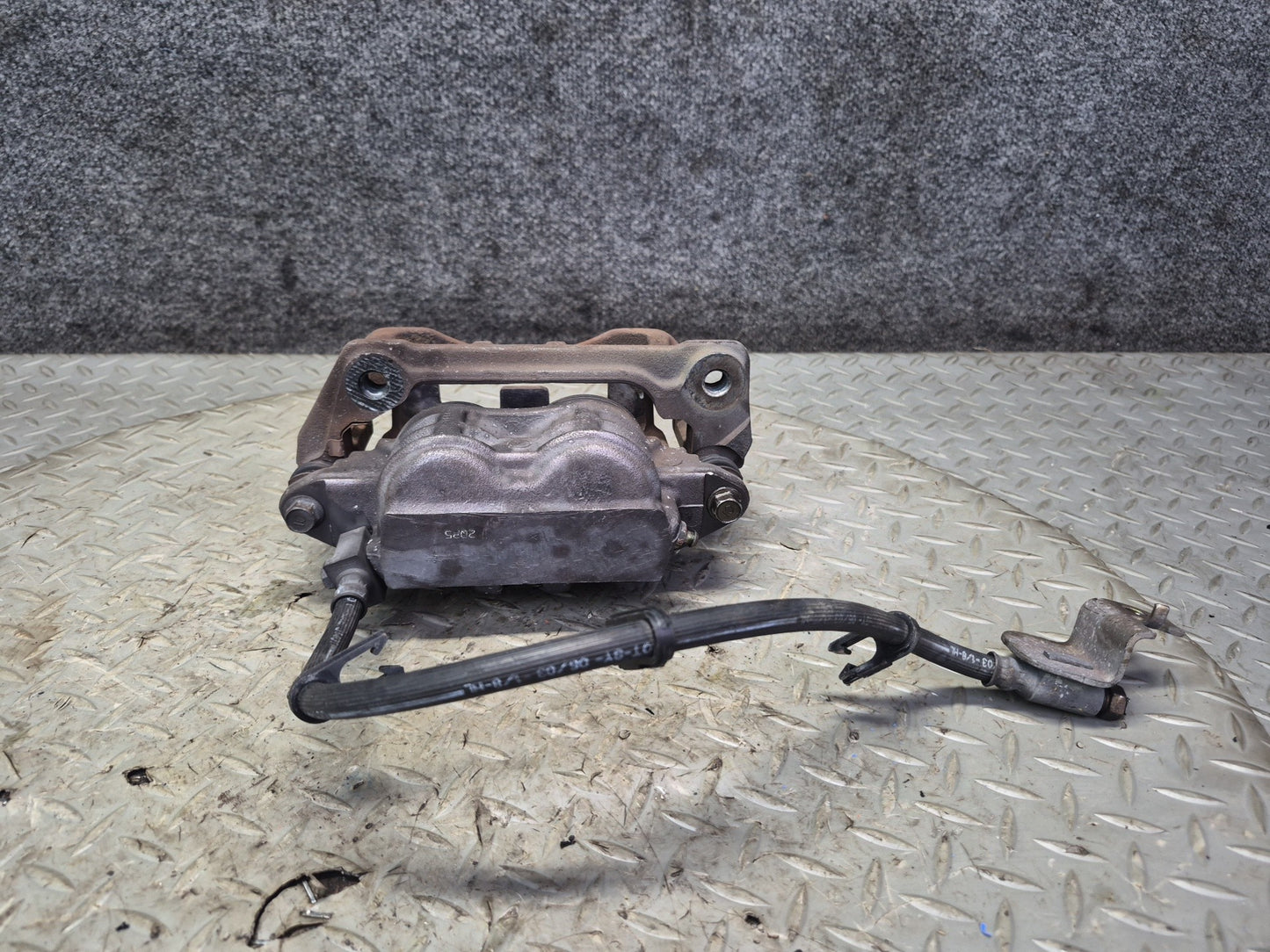 02-05 Ford Thunderbird Set of 2 Front Left & Right Brake Caliper OEM