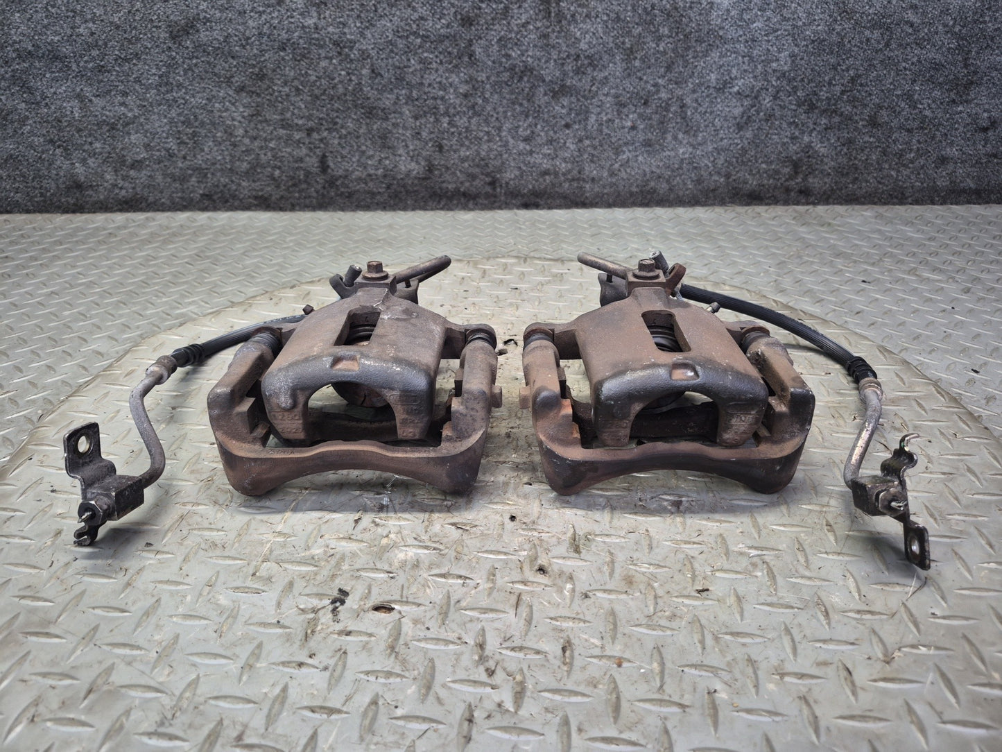 02-05 Ford Thunderbird Set of 2 Rear Left & Right Brake Caliper OEM