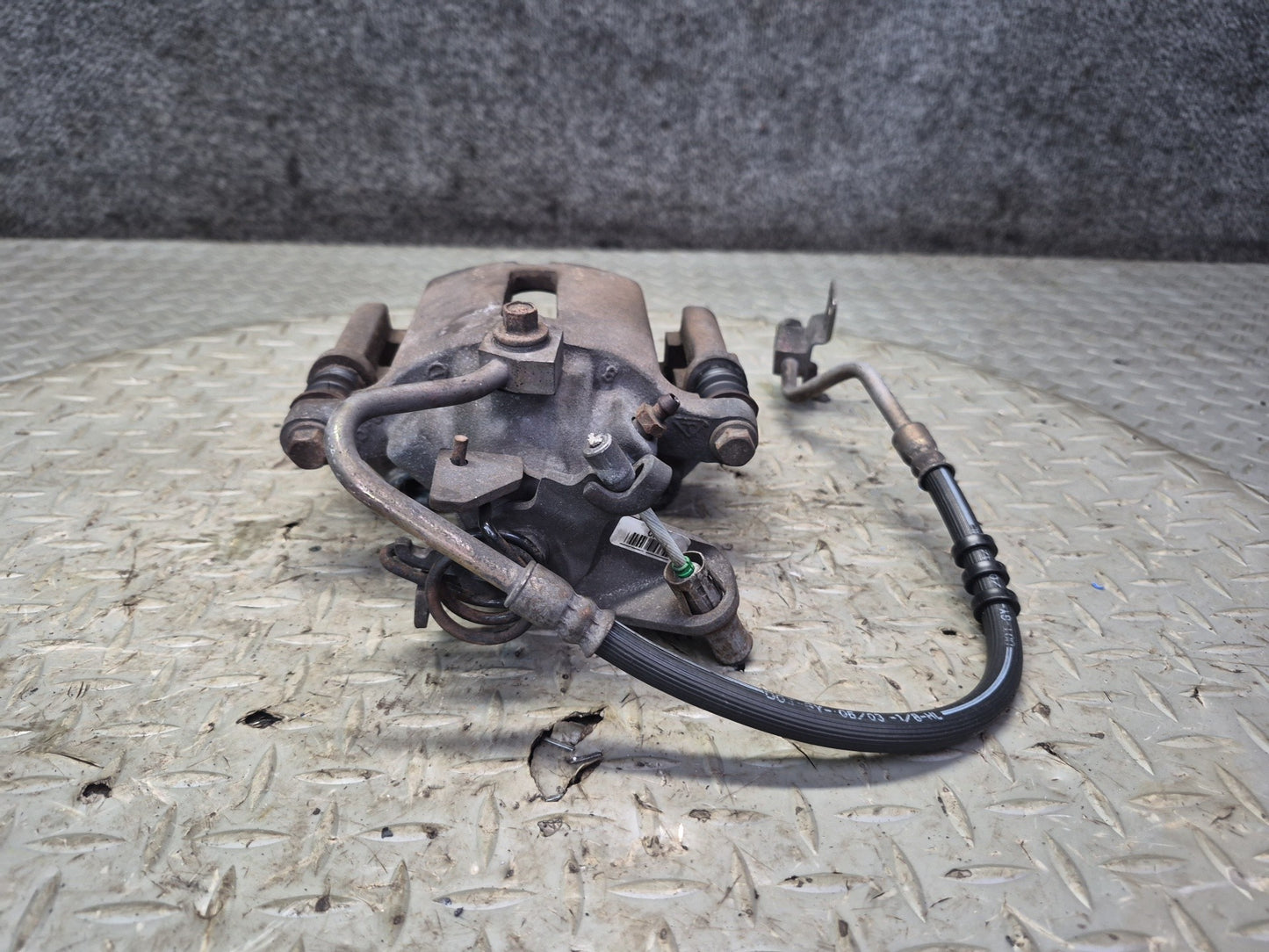 02-05 Ford Thunderbird Set of 2 Rear Left & Right Brake Caliper OEM