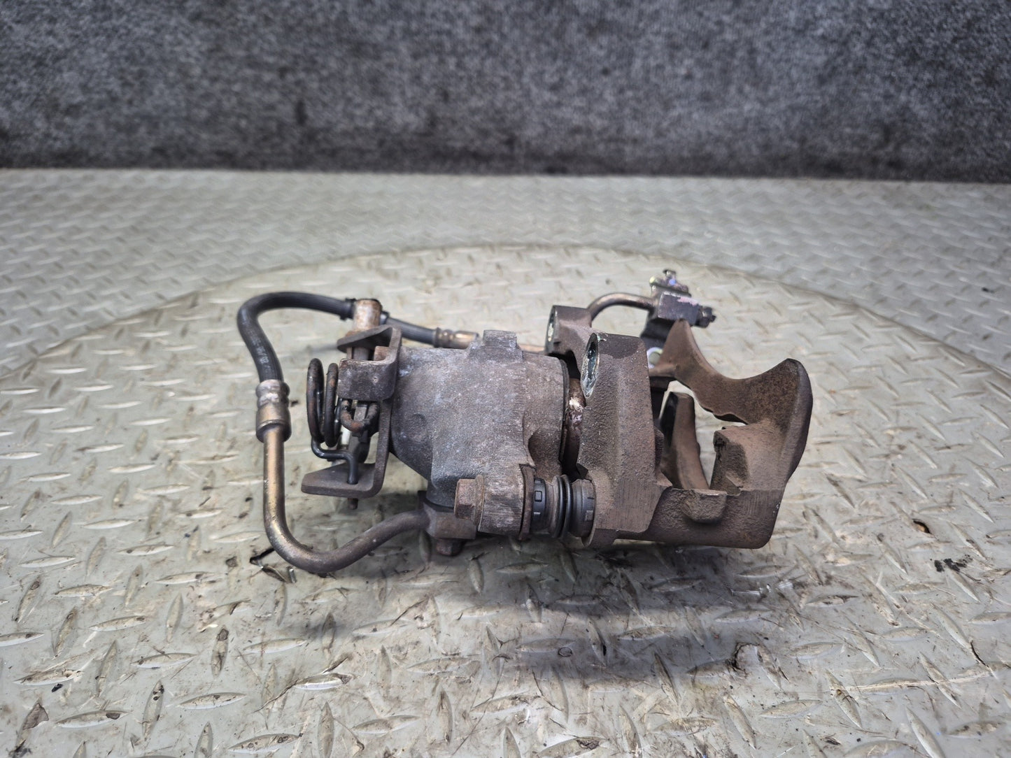 02-05 Ford Thunderbird Set of 2 Rear Left & Right Brake Caliper OEM