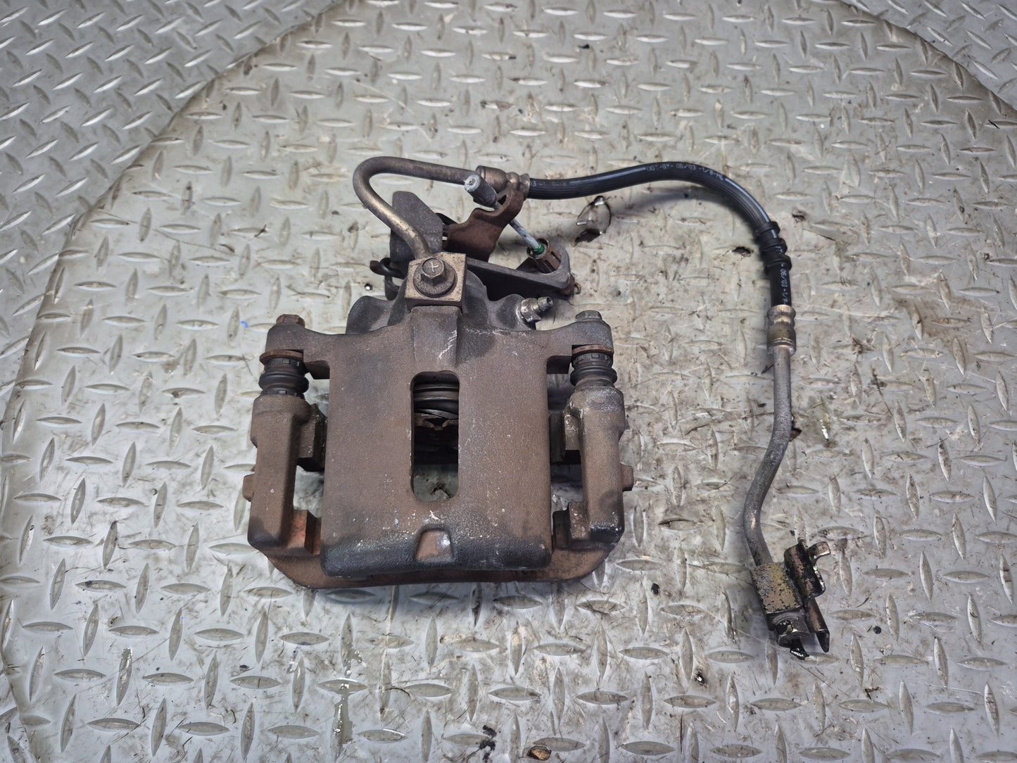 02-05 Ford Thunderbird Set of 2 Rear Left & Right Brake Caliper OEM