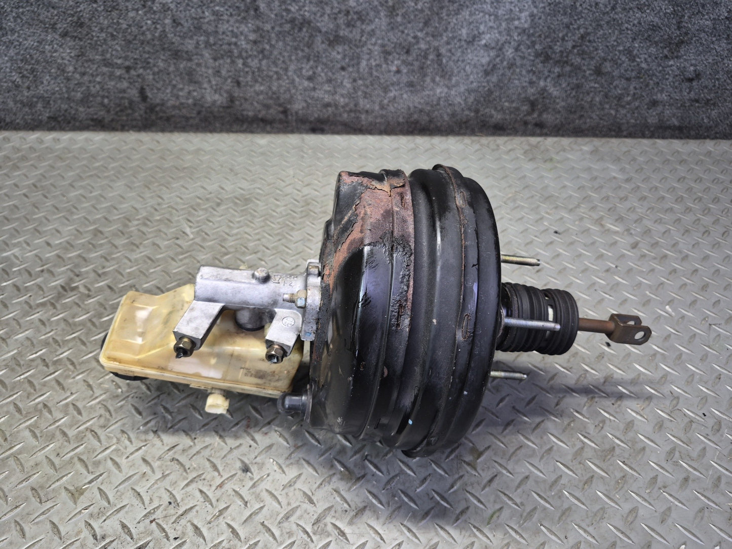 02-05 Ford Thunderbird Brake Master Cylinder Booster Fluid Reservoir OEM
