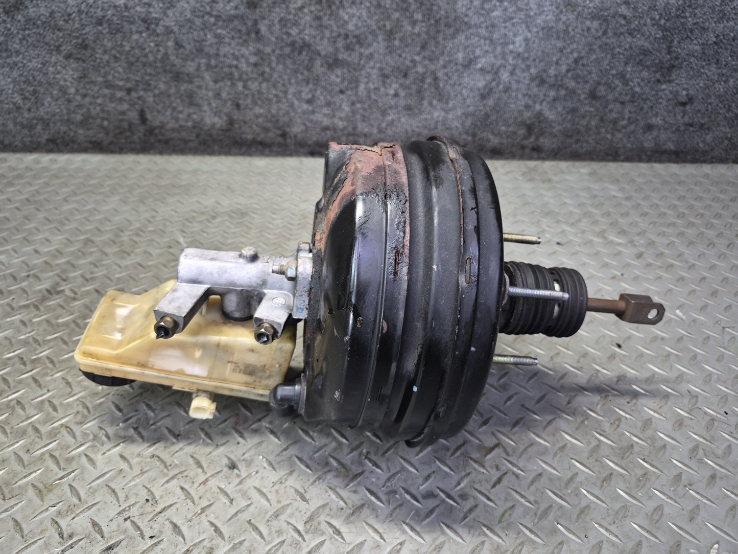 02-05 Ford Thunderbird Brake Master Cylinder Booster Fluid Reservoir OEM