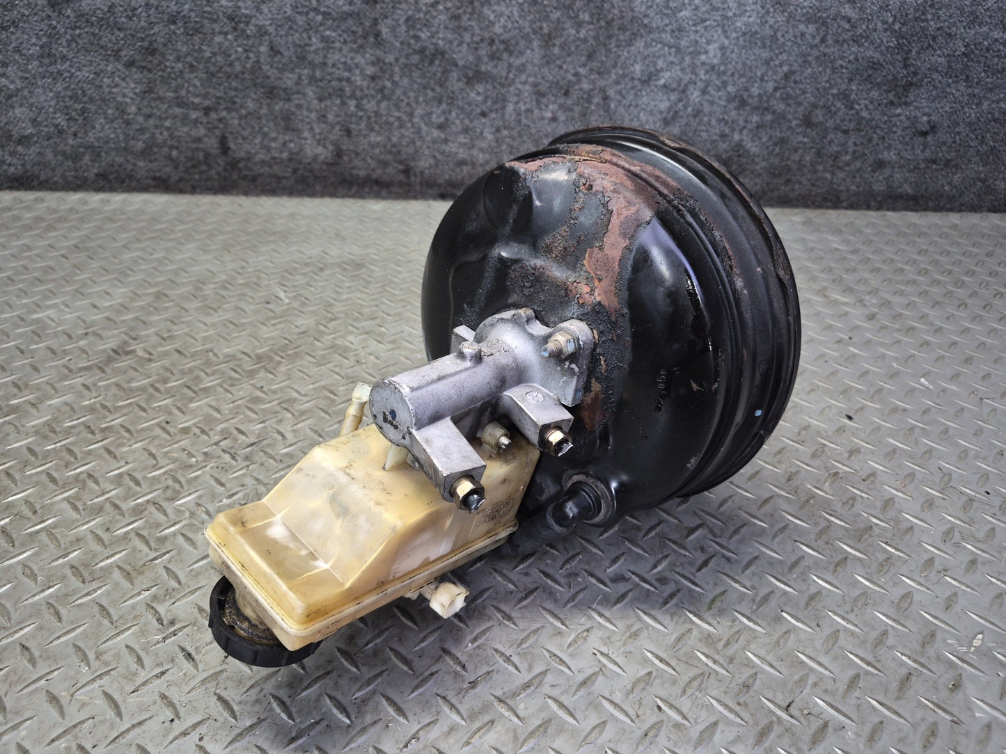 02-05 Ford Thunderbird Brake Master Cylinder Booster Fluid Reservoir OEM