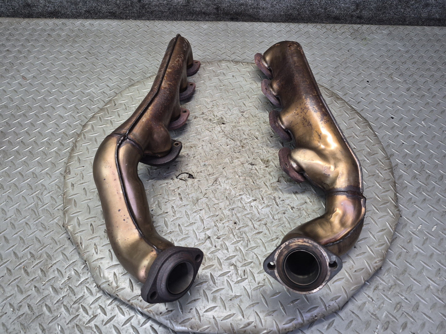 99-02 Mercedes R129 SL500 5.0L M113 Set of 2 Engine Motor Exhaust Manifold OEM