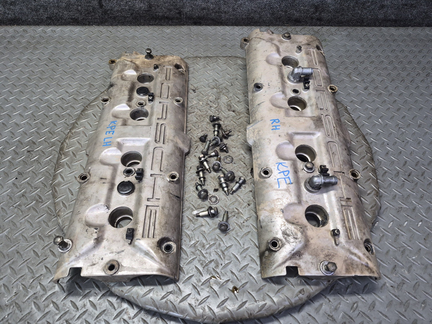 1985-1986 Porsche 928 S 5.0L V8 Engine Right & Left Side Valve Cover Set