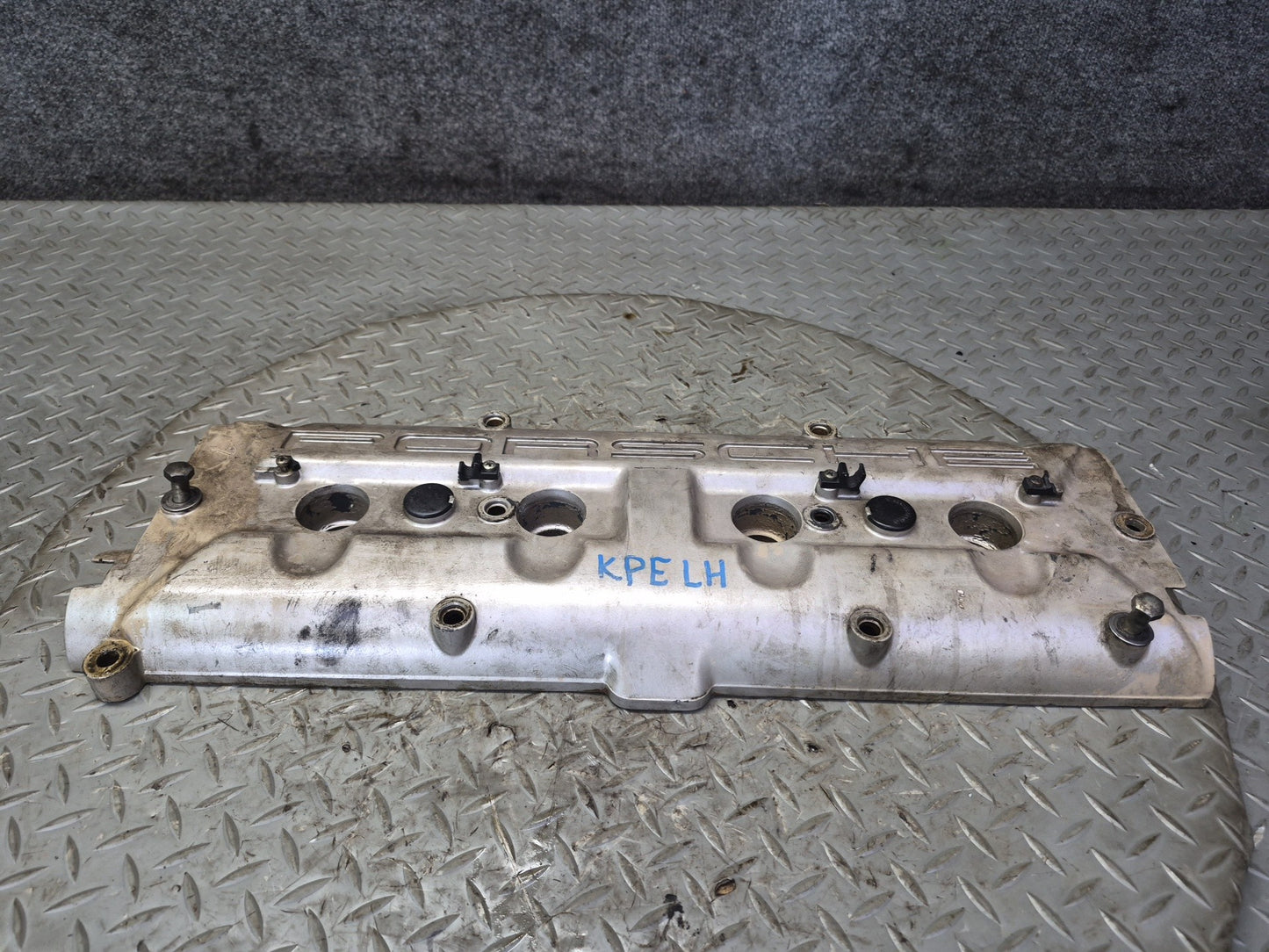 1985-1986 Porsche 928 S 5.0L V8 Engine Right & Left Side Valve Cover Set