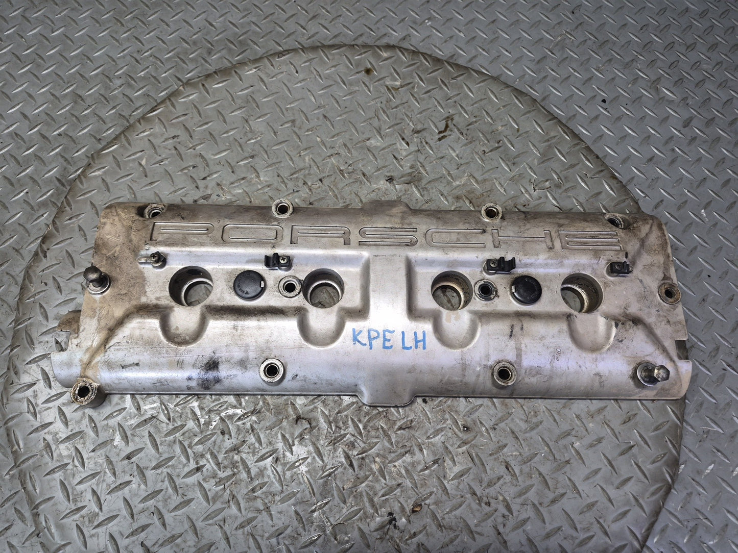 1985-1986 Porsche 928 S 5.0L V8 Engine Right & Left Side Valve Cover Set