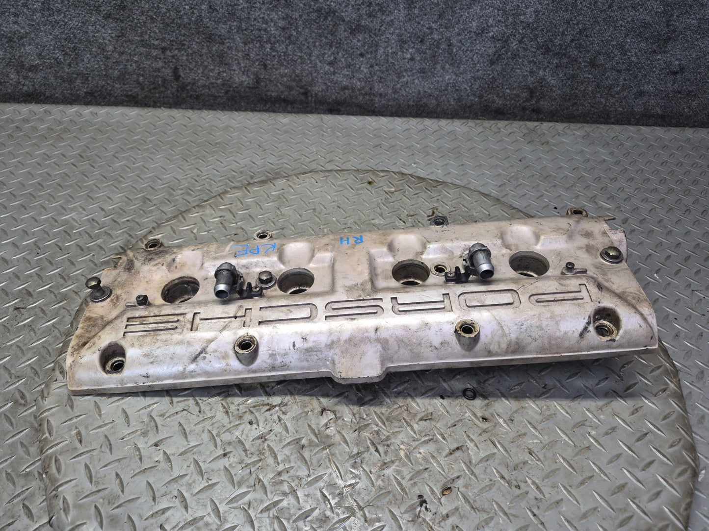 1985-1986 Porsche 928 S 5.0L V8 Engine Right & Left Side Valve Cover Set