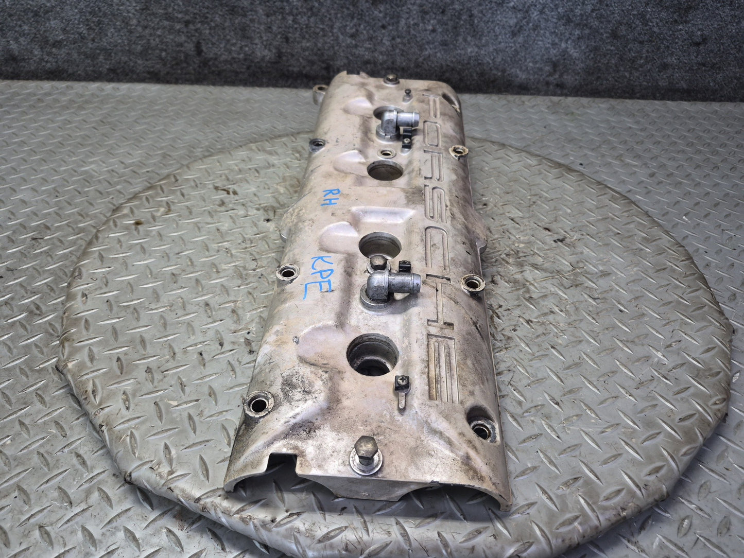 1985-1986 Porsche 928 S 5.0L V8 Engine Right & Left Side Valve Cover Set