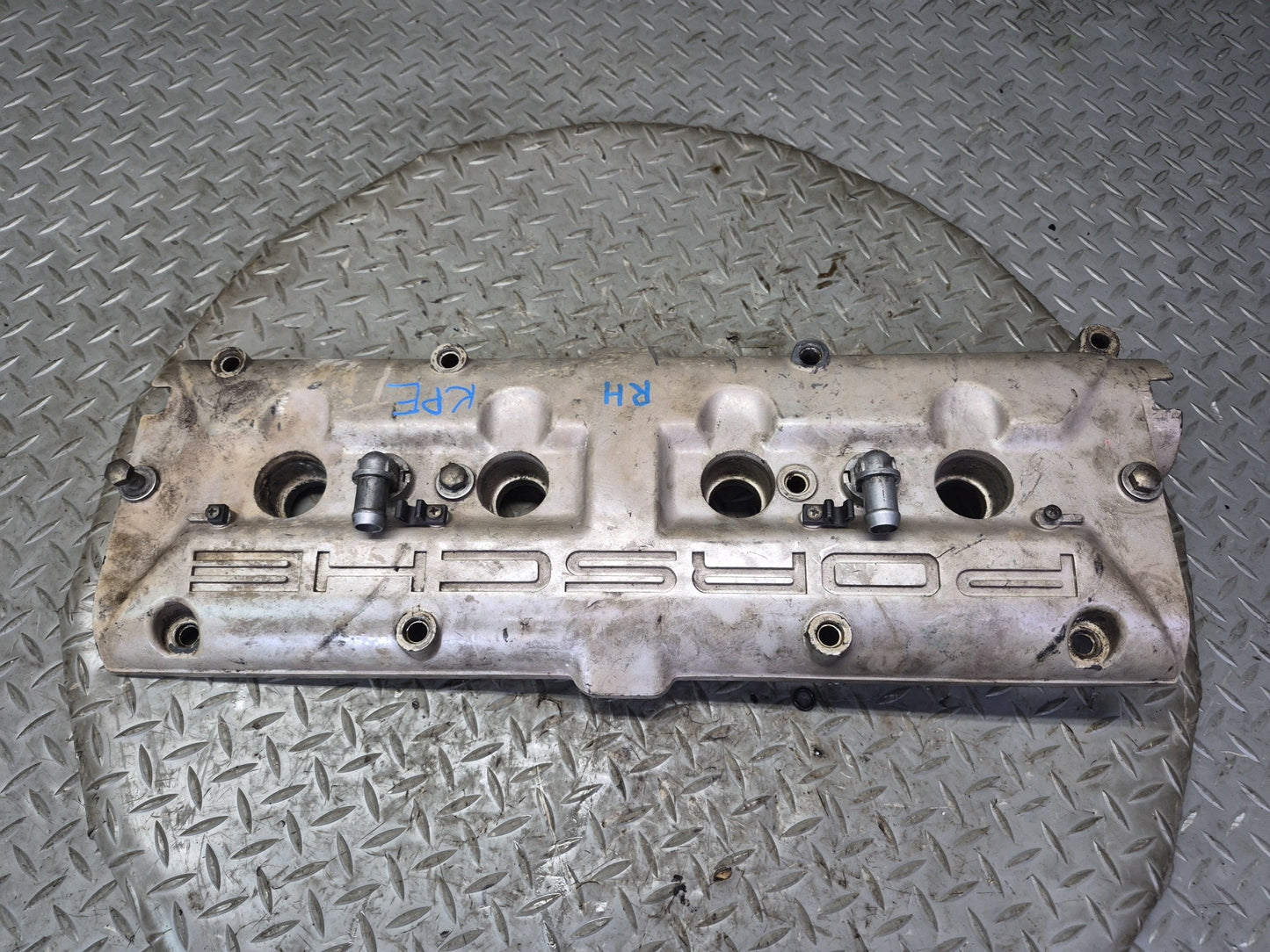 1985-1986 Porsche 928 S 5.0L V8 Engine Right & Left Side Valve Cover Set