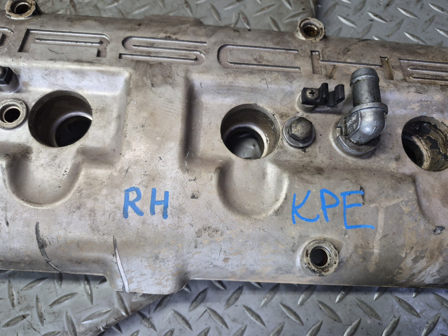 1985-1986 Porsche 928 S 5.0L V8 Engine Right & Left Side Valve Cover Set