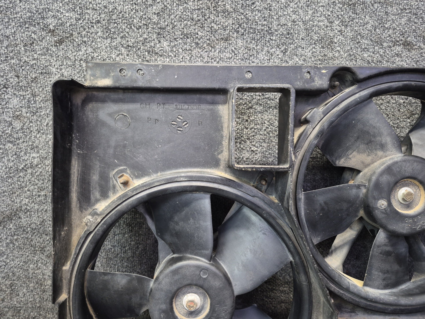 94-96 Chevrolet Corvette C4 Engine Cooling Fan Motor Shroud 10157958 OEM