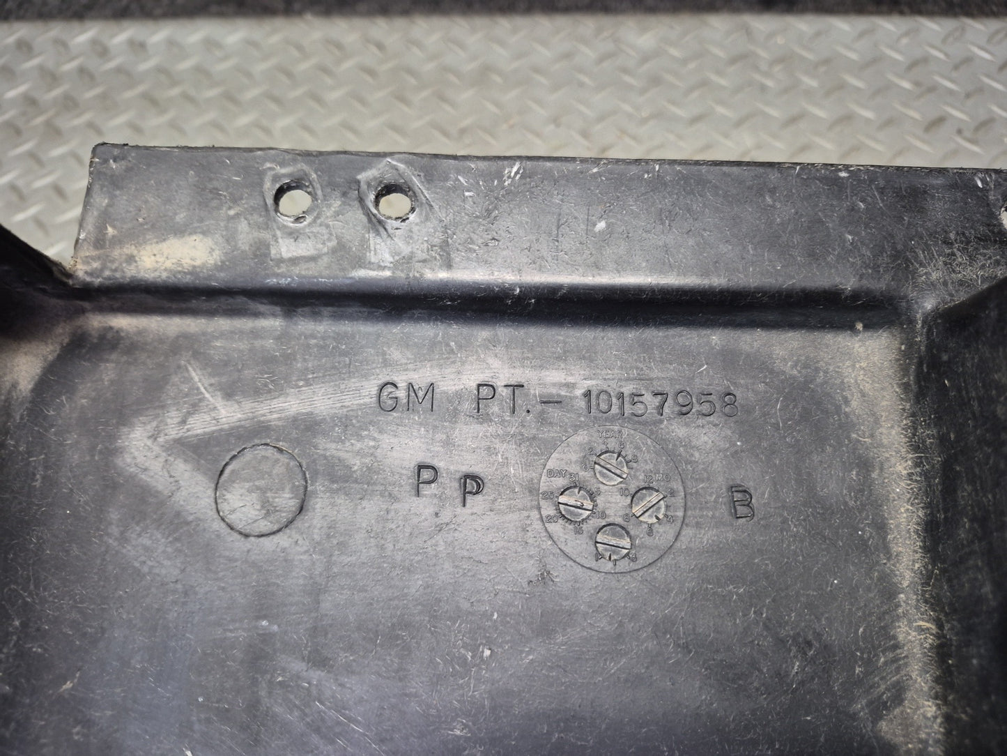 94-96 Chevrolet Corvette C4 Engine Cooling Fan Motor Shroud 10157958 OEM