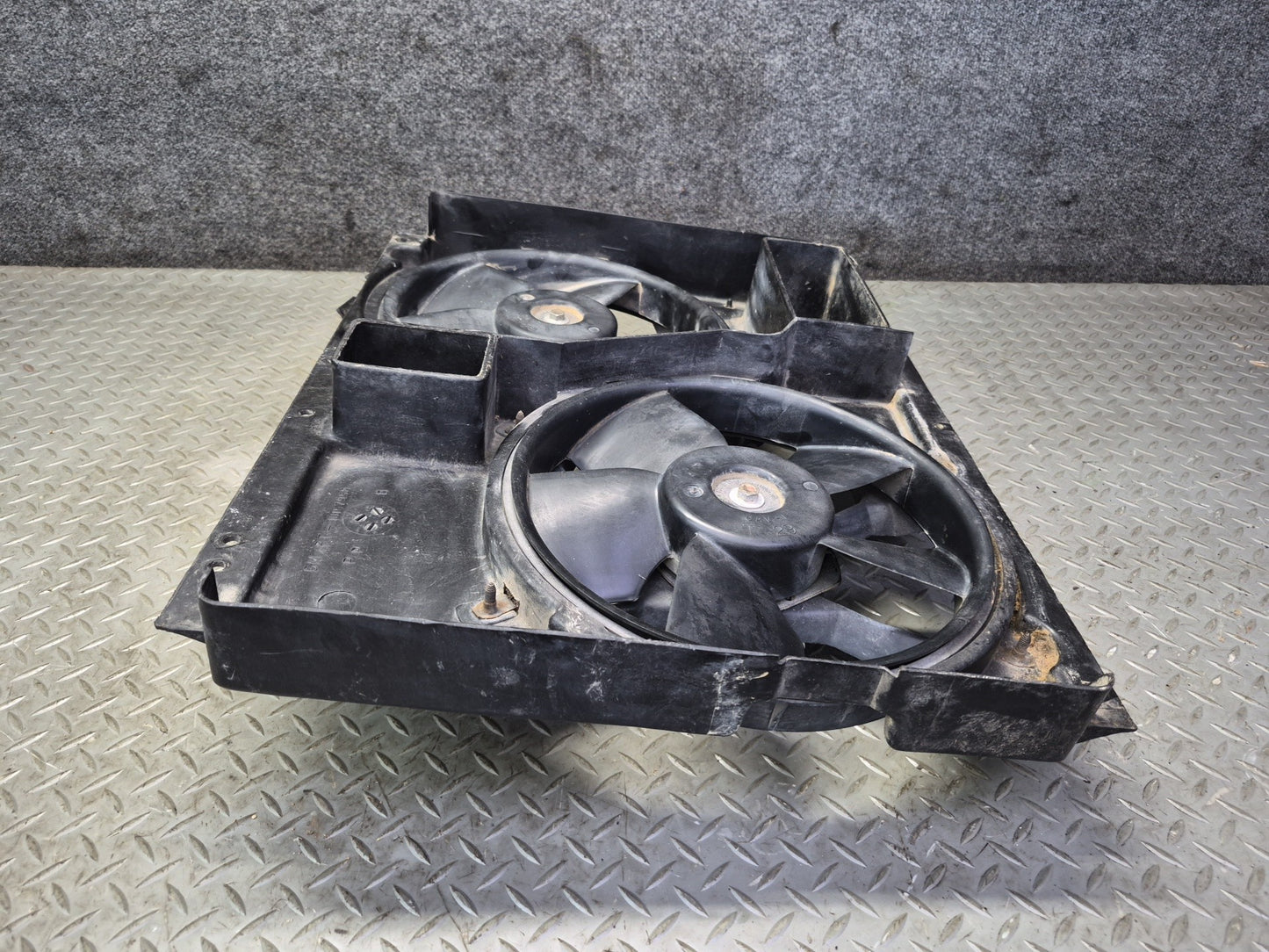 94-96 Chevrolet Corvette C4 Engine Cooling Fan Motor Shroud 10157958 OEM