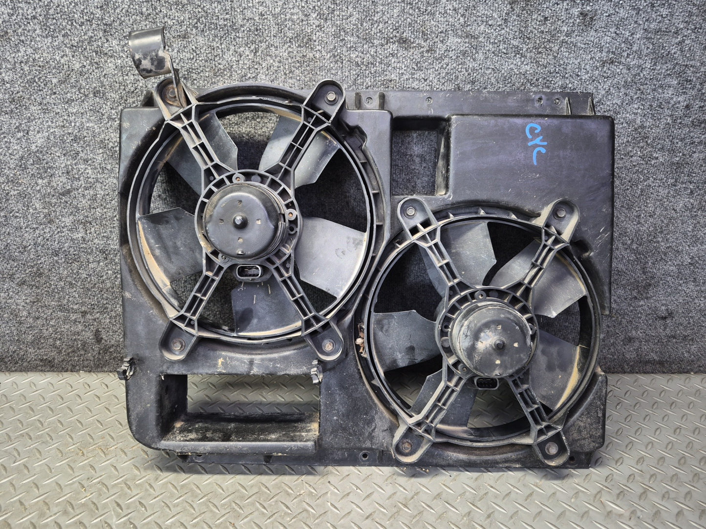 94-96 Chevrolet Corvette C4 Engine Cooling Fan Motor Shroud 10157958 OEM