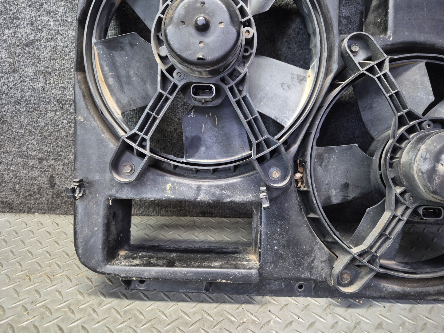 94-96 Chevrolet Corvette C4 Engine Cooling Fan Motor Shroud 10157958 OEM