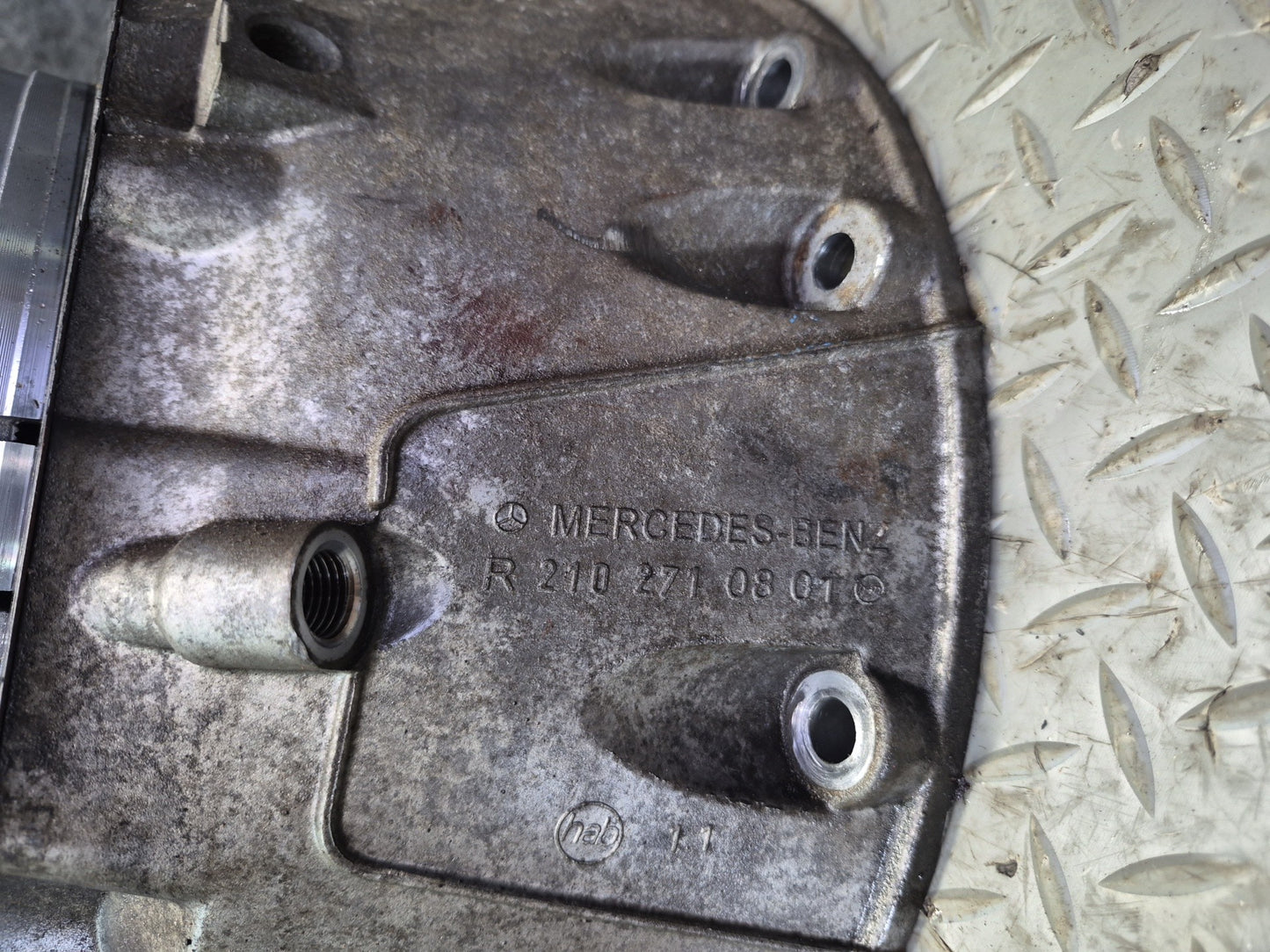 99-02 Mercedes R129 SL500 722.624 Automatic Transmission Bell Housing w Oil Pump