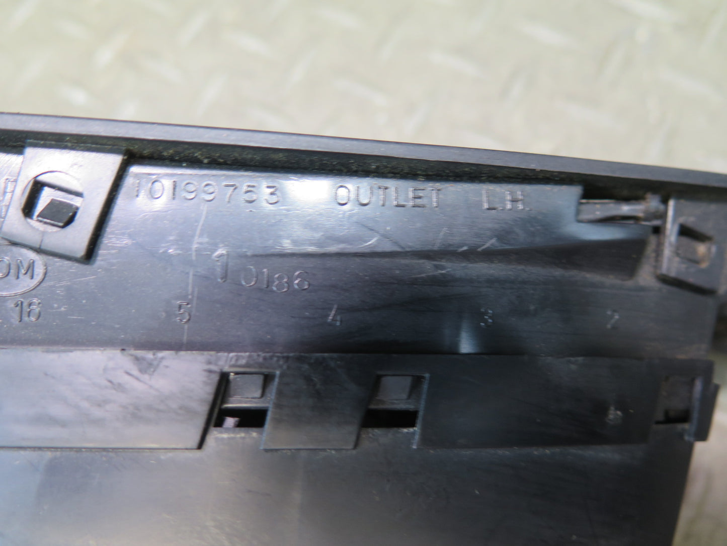 94-96 Chevrolet Corvette C4 Dash Front Left A/C Air Vent Grille 10161885 OEM