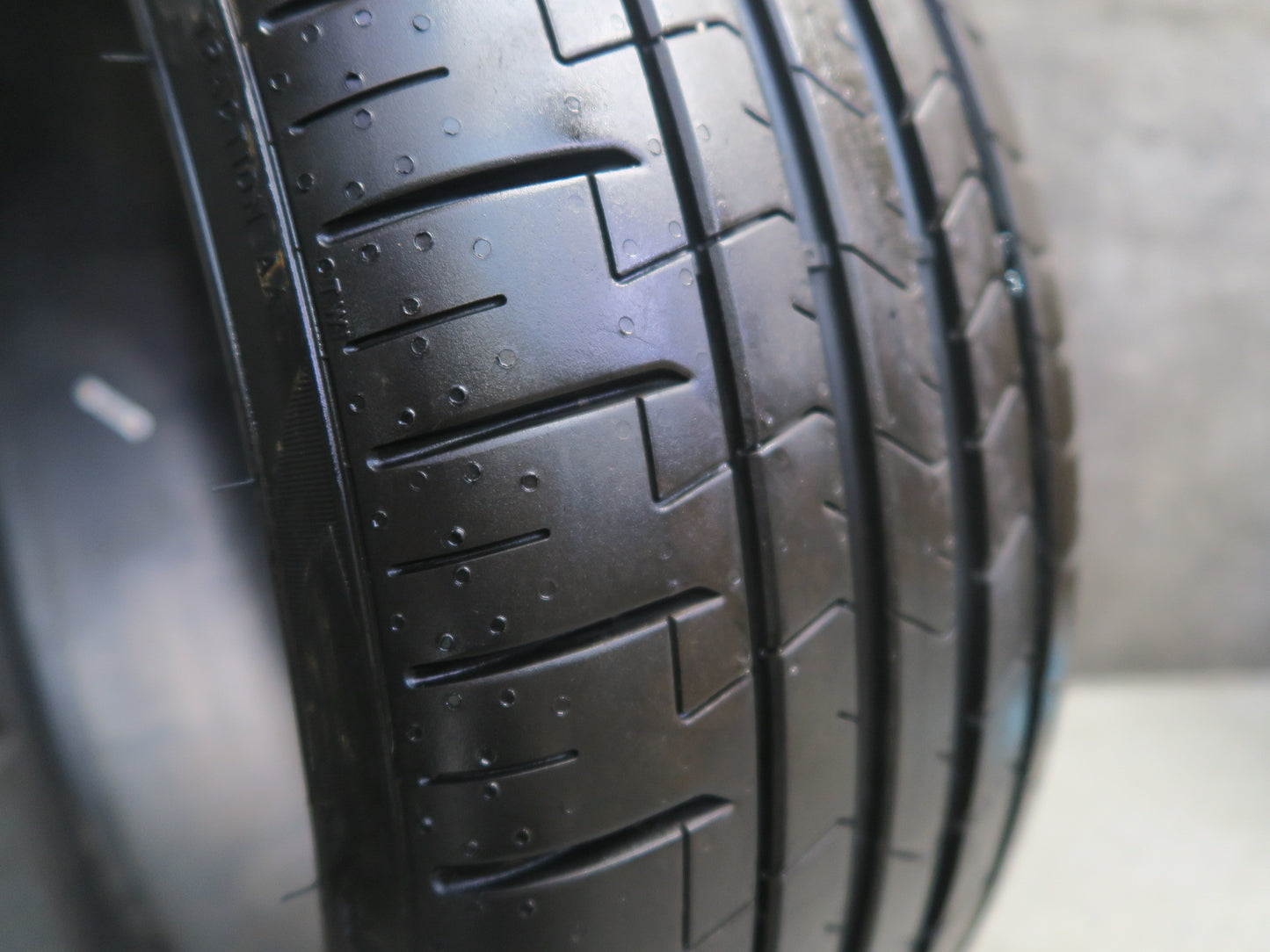 Set of 2 Pirelli P Zero Summer Tire 205/40 R18" RUN Flat 86W 4525 8/32 Tread