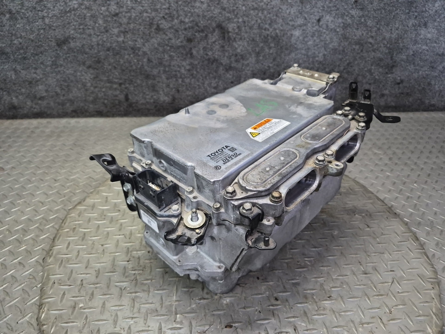 2008 Lexus UVF46L LS600h Hybrid Battery Power Inverter & Converter OEM