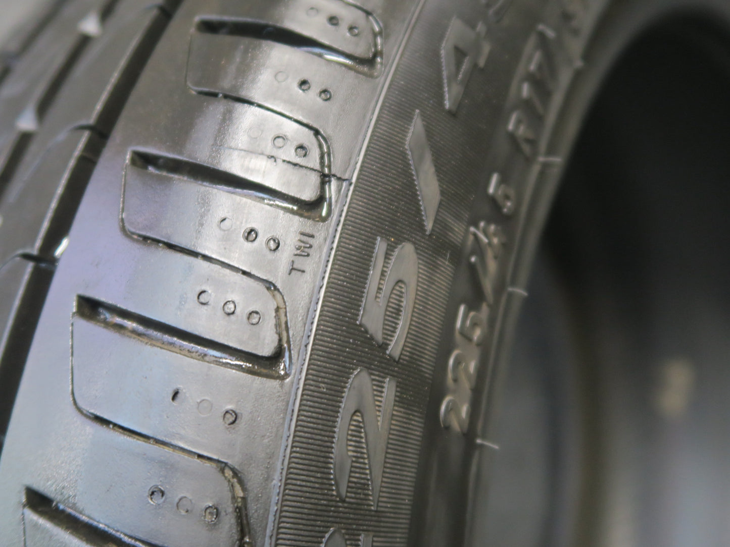 Set of 2 Pirelli Cinturato P7 Tire 225/45 R17" RUN Flat 91W 3222 6/32 8/32 Tread