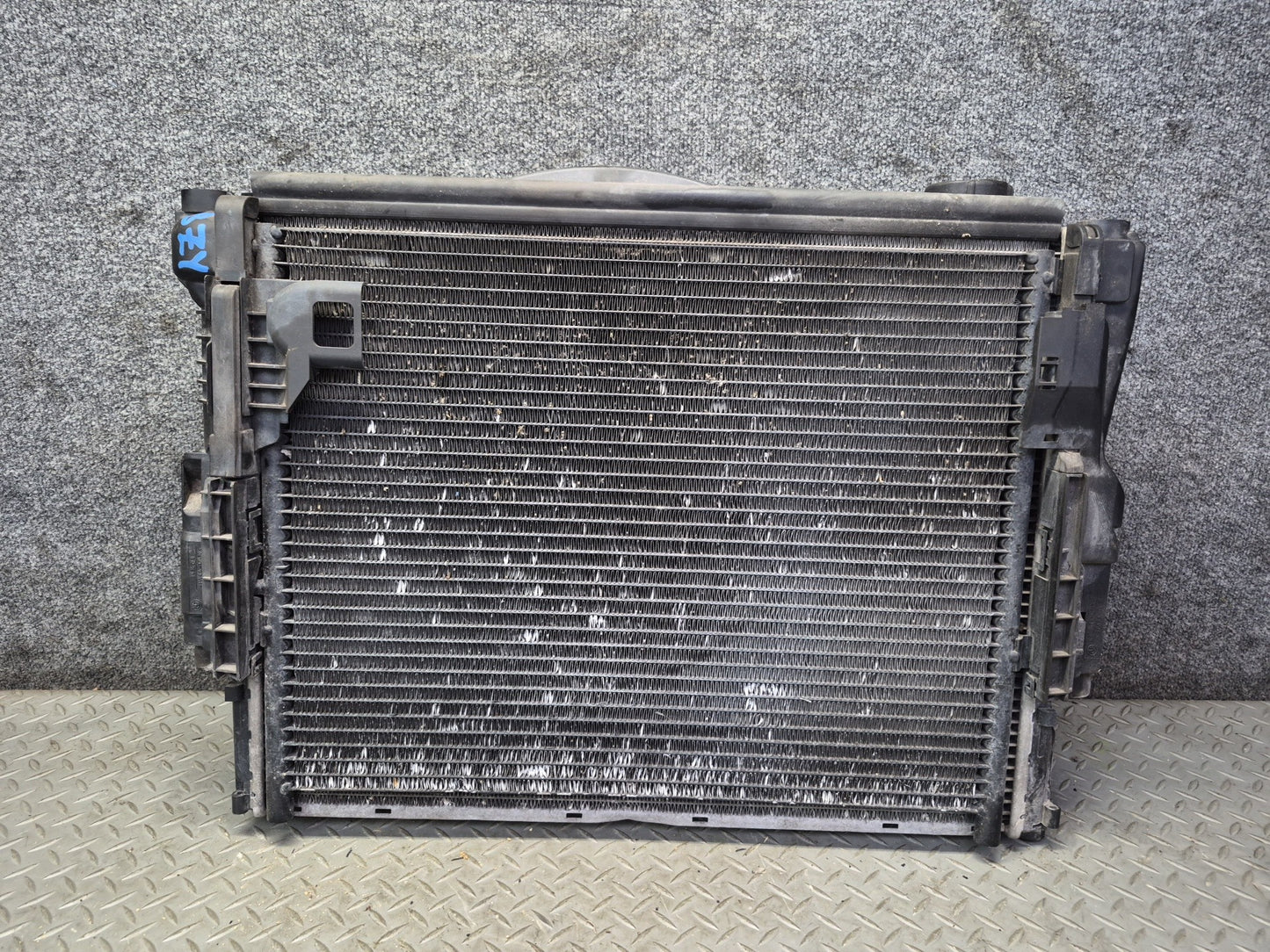 03-05 BMW E85 Z4 M54 A/T Radiator Condenser Fan Motor Expansion Tank OEM