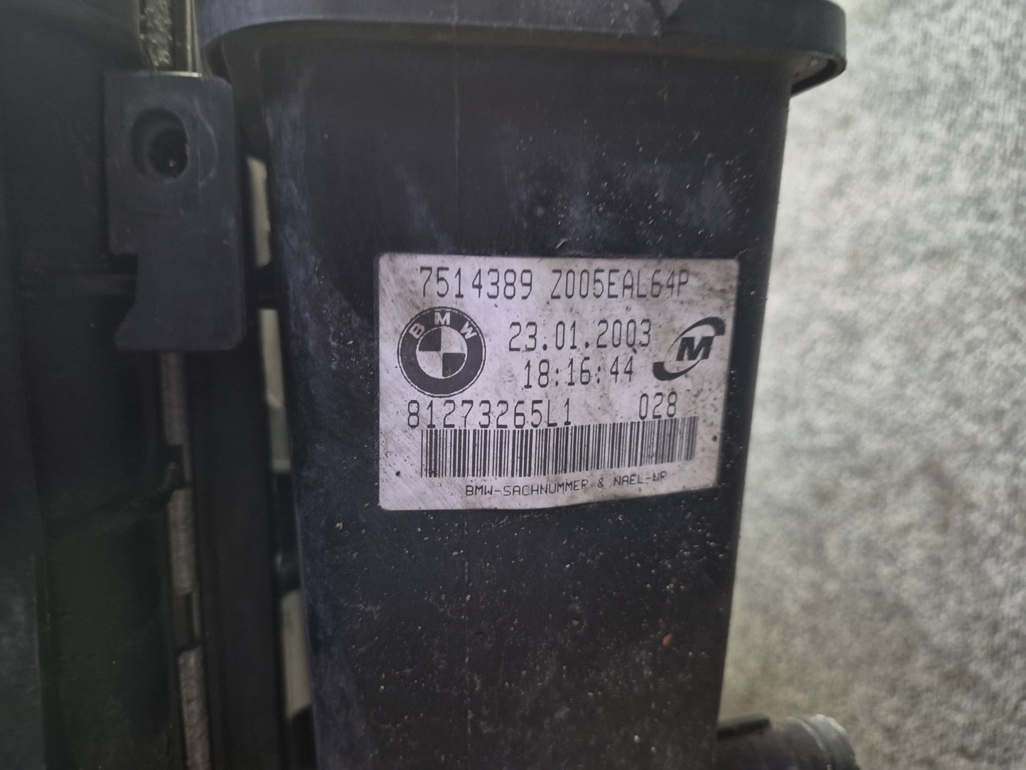 03-05 BMW E85 Z4 M54 A/T Radiator Condenser Fan Motor Expansion Tank OEM