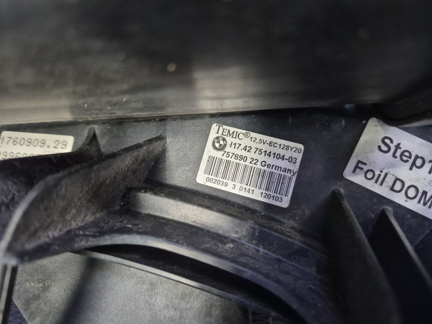 03-05 BMW E85 Z4 M54 A/T Radiator Condenser Fan Motor Expansion Tank OEM