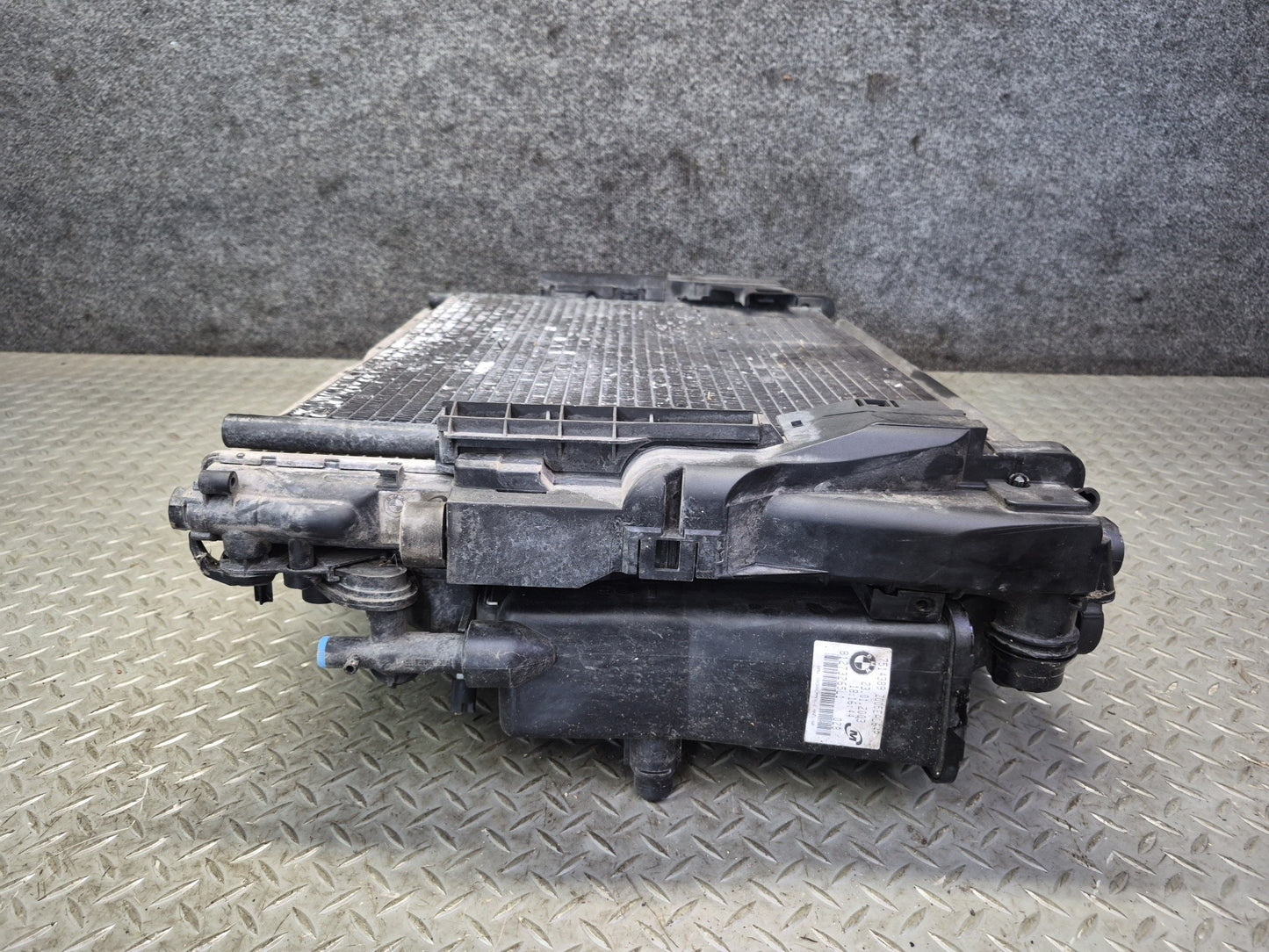 03-05 BMW E85 Z4 M54 A/T Radiator Condenser Fan Motor Expansion Tank OEM