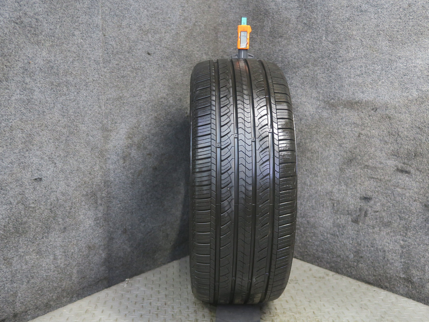 Advanta ER800 Tire 245/45 R18 100H M+S 3625 10/32 Tread