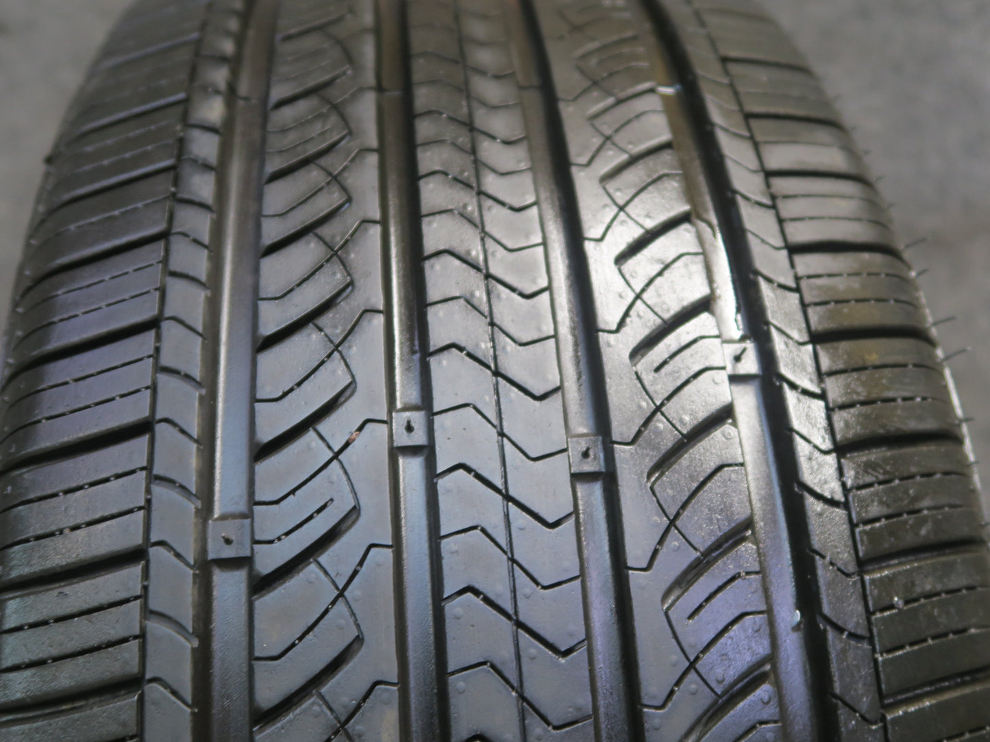 Advanta ER800 Tire 245/45 R18 100H M+S 3625 10/32 Tread