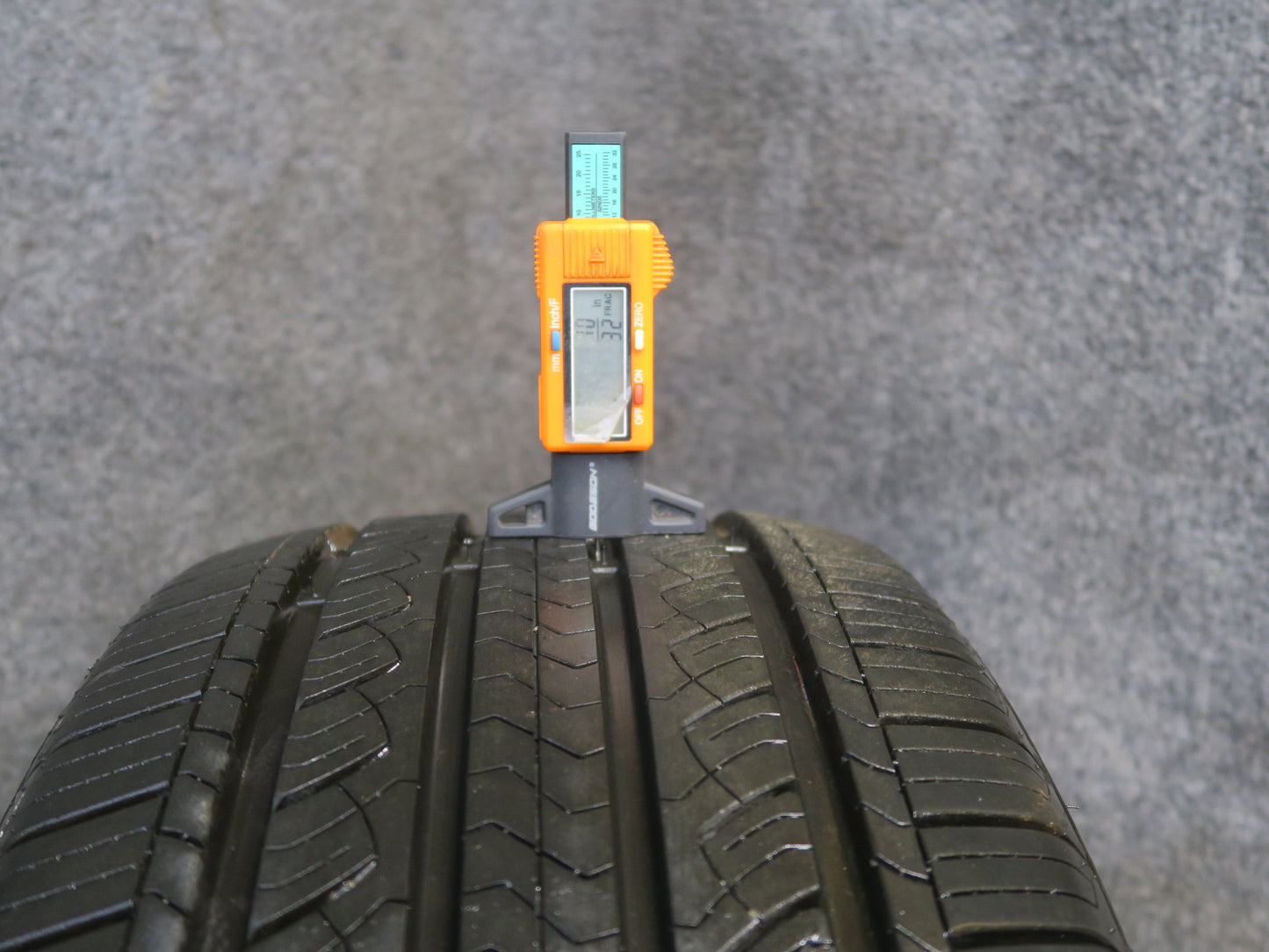 Advanta ER800 Tire 245/45 R18 100H M+S 3625 10/32 Tread