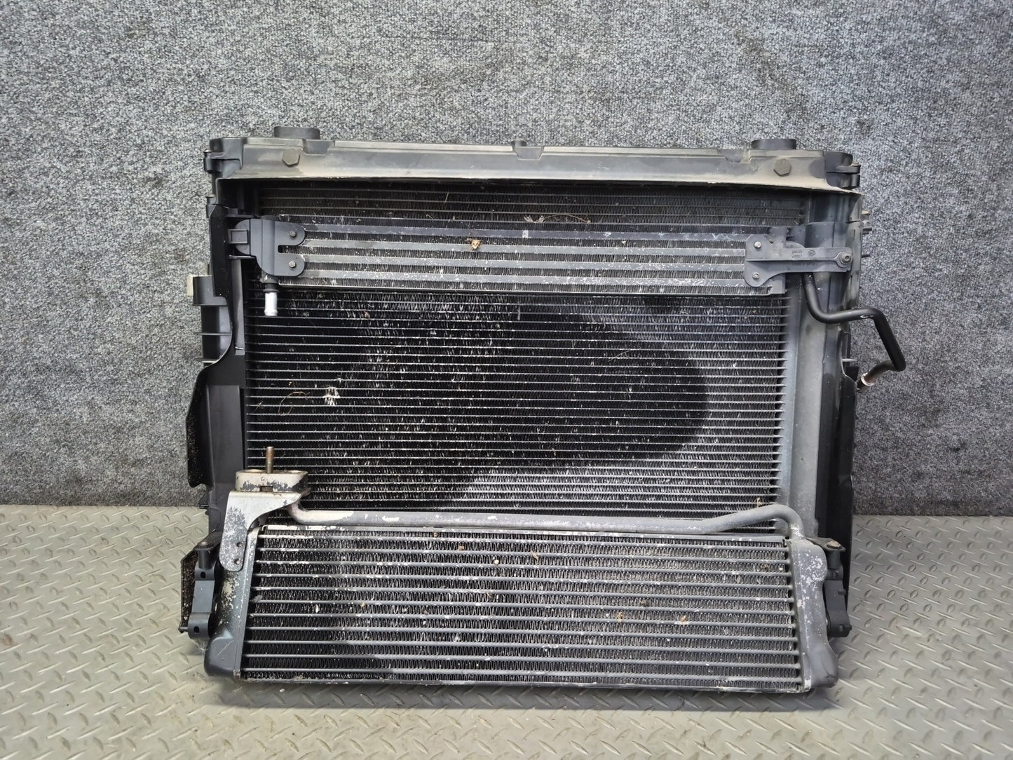 06-10 BMW E63 E64 M6 5.0L S85 Engine Radiator A/C Condenser Oil Cooler Fan Assy
