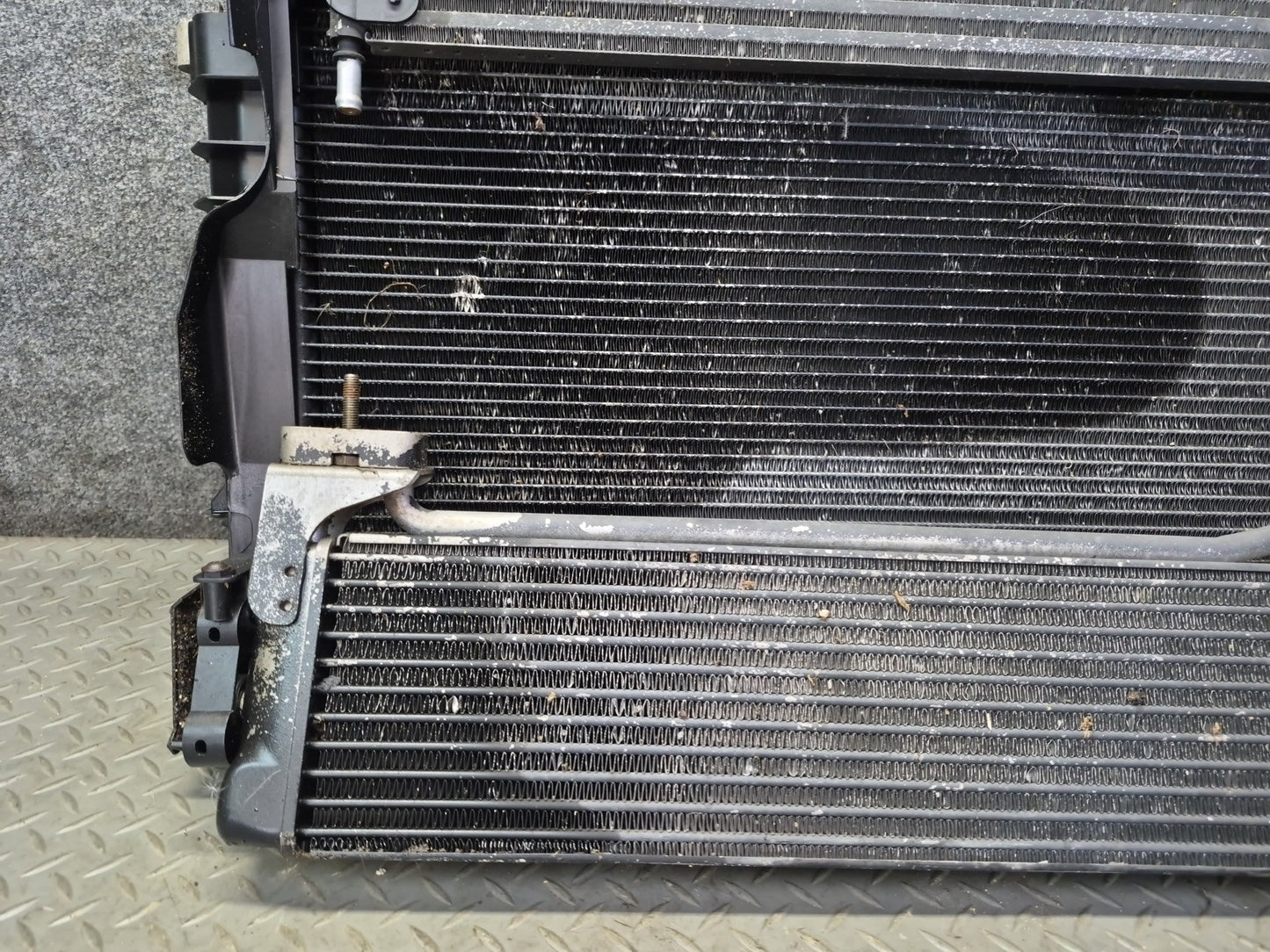 06-10 BMW E63 E64 M6 5.0L S85 Engine Radiator A/C Condenser Oil Cooler Fan Assy