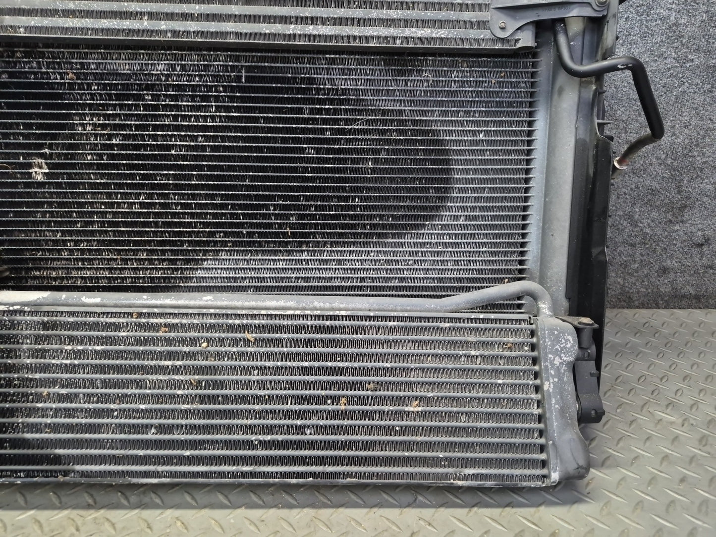 06-10 BMW E63 E64 M6 5.0L S85 Engine Radiator A/C Condenser Oil Cooler Fan Assy