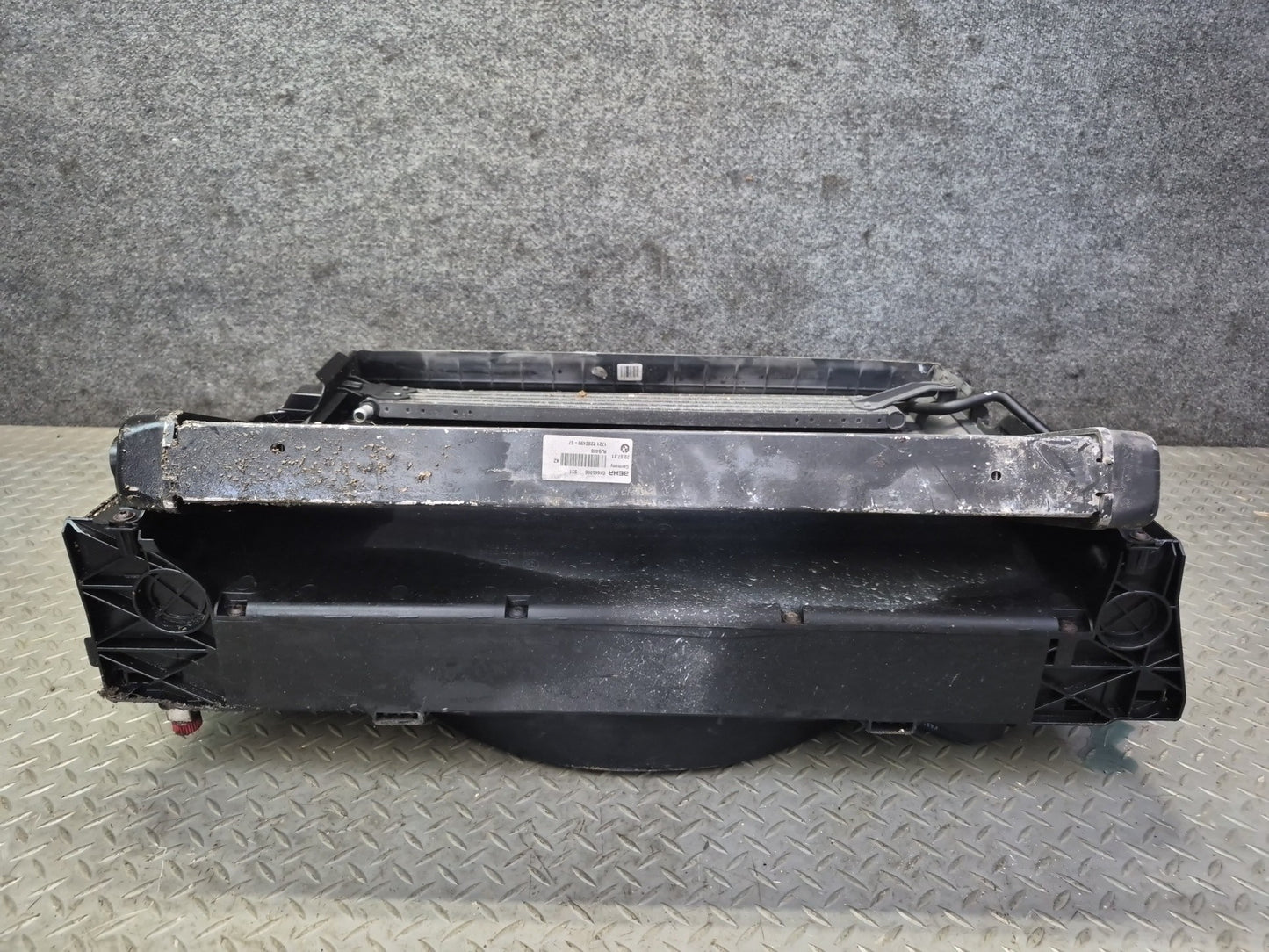 06-10 BMW E63 E64 M6 5.0L S85 Engine Radiator A/C Condenser Oil Cooler Fan Assy