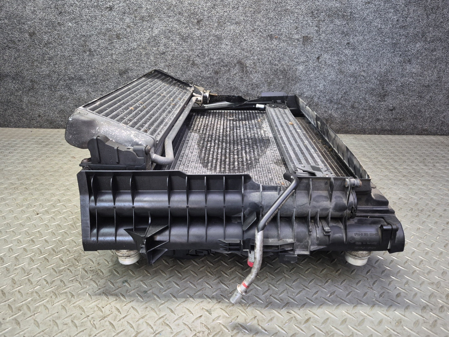 06-10 BMW E63 E64 M6 5.0L S85 Engine Radiator A/C Condenser Oil Cooler Fan Assy
