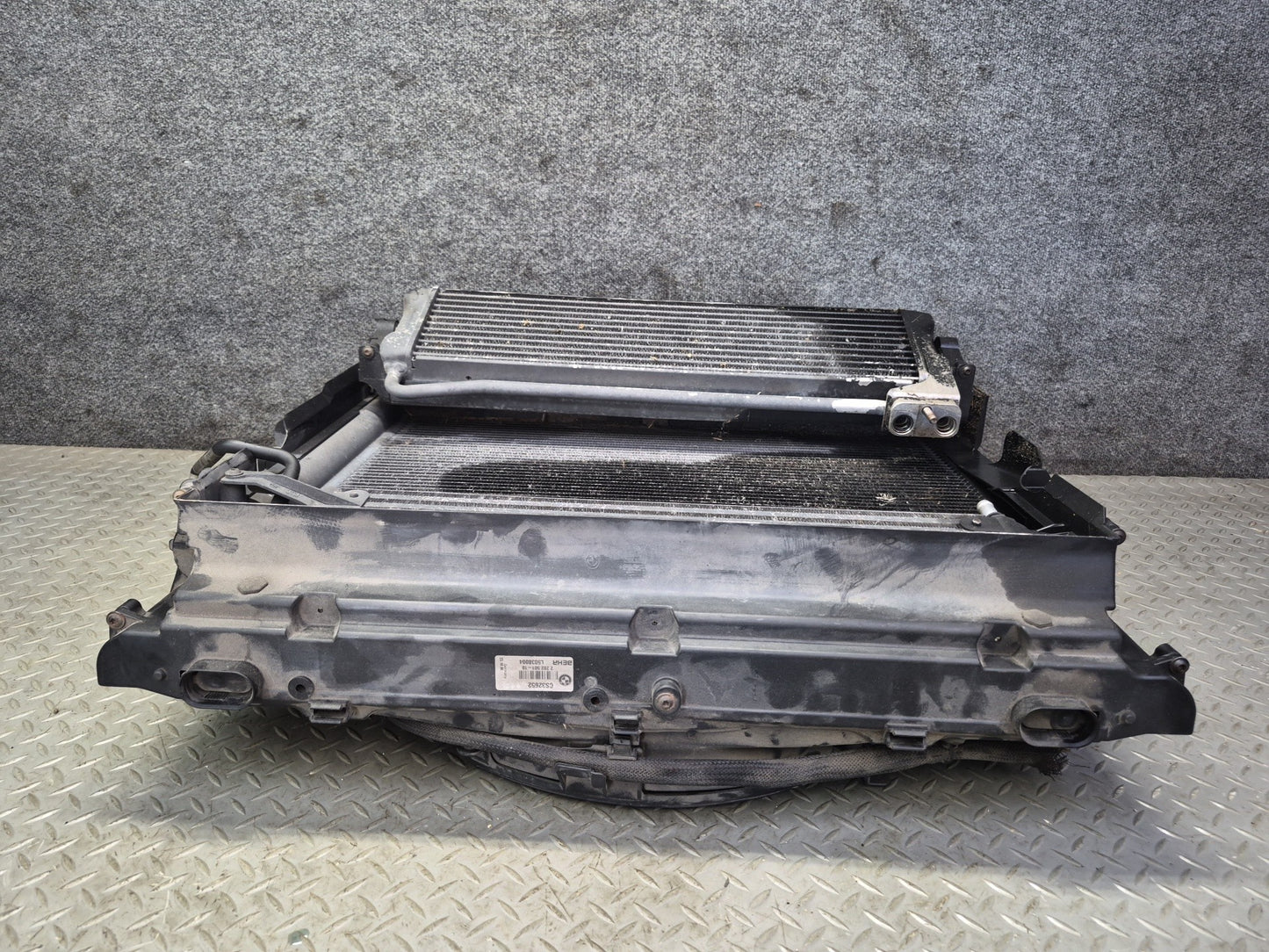 06-10 BMW E63 E64 M6 5.0L S85 Engine Radiator A/C Condenser Oil Cooler Fan Assy