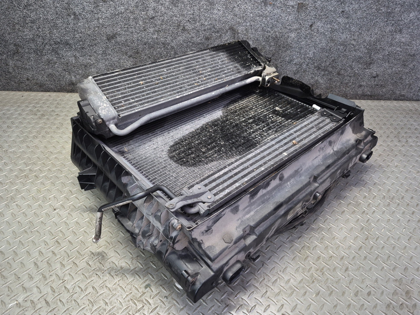 06-10 BMW E63 E64 M6 5.0L S85 Engine Radiator A/C Condenser Oil Cooler Fan Assy