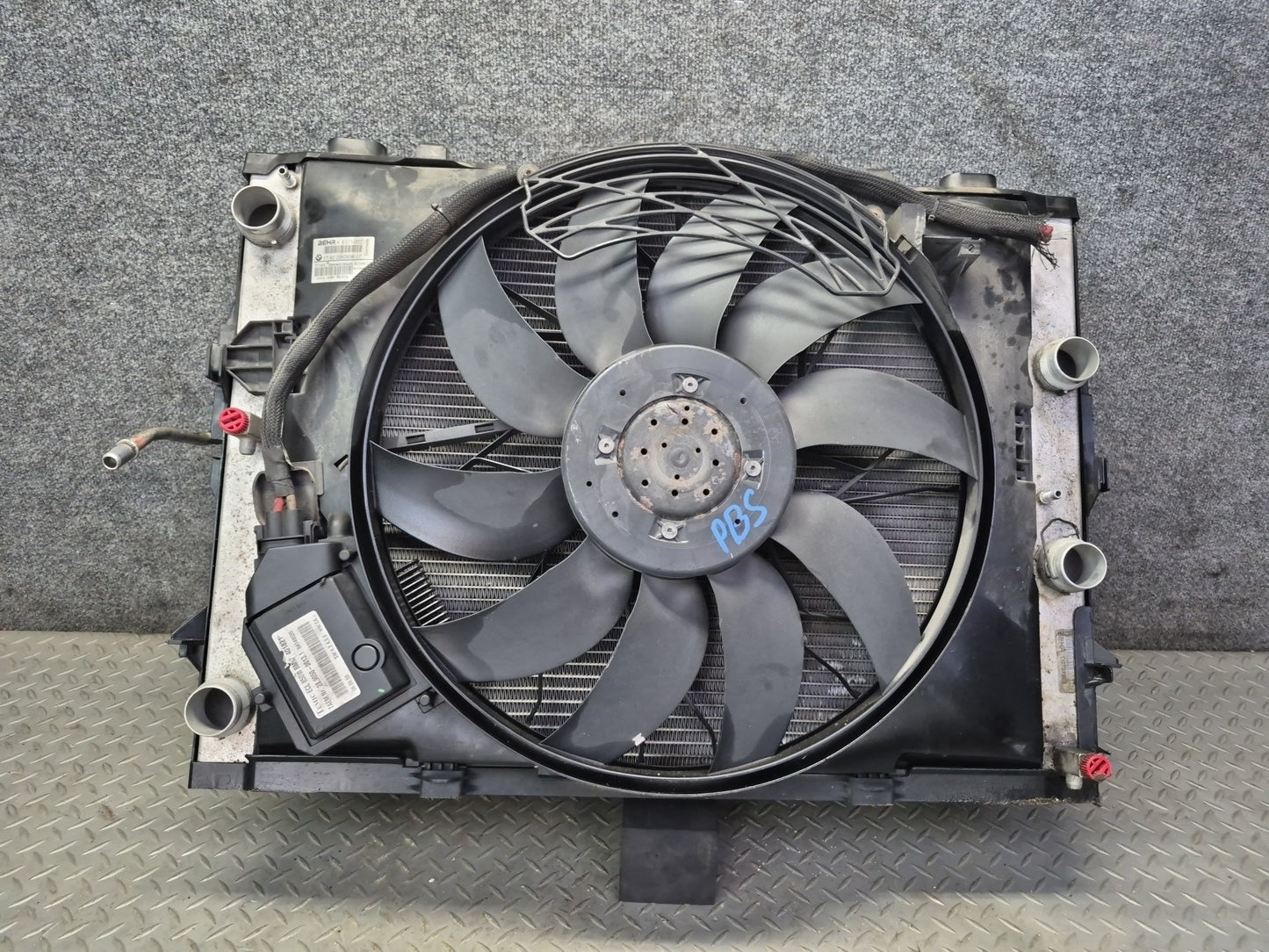 06-10 BMW E63 E64 M6 5.0L S85 Engine Radiator A/C Condenser Oil Cooler Fan Assy